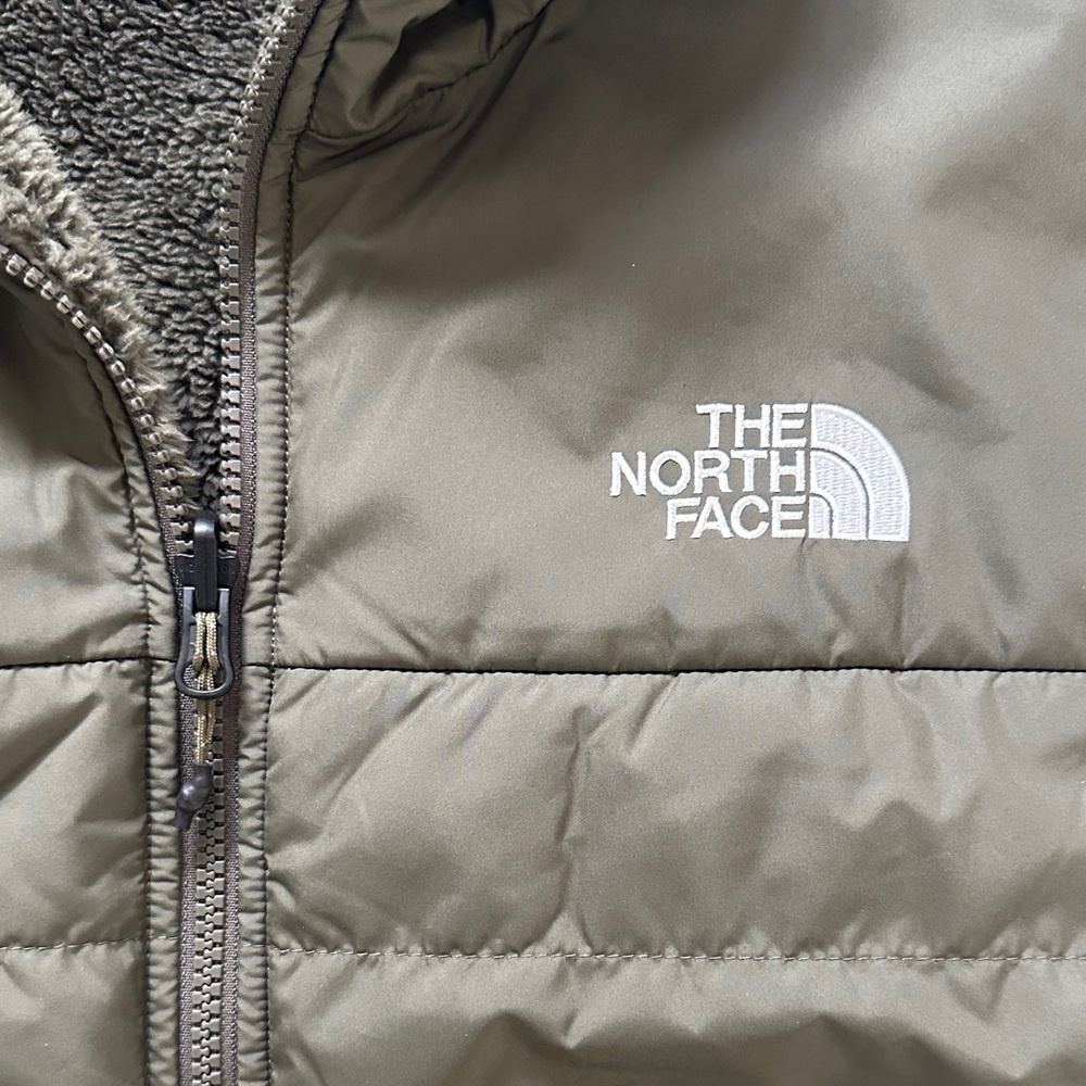 The North Face Mossbud Reversible Vest - Picture 6 of 11